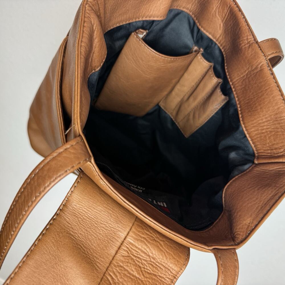 HOBO International Tan Leather Tote Bag Shoulder Bag Magnetic Flap Vintage Y2k - Picture 10 of 10